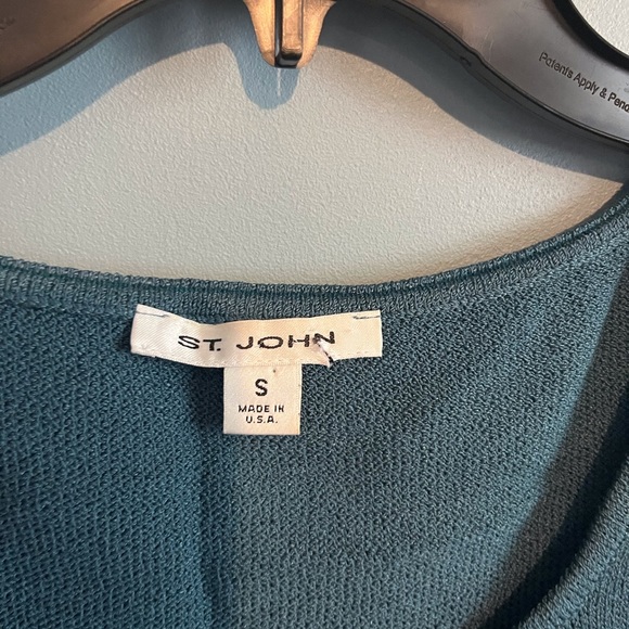 SELLING ST JOHN KNIT TOP FOR WOMEN SIZE SMALL COLOR GREEN OLIVE 🫒 SLEEVELESS - Picture 3 of 8